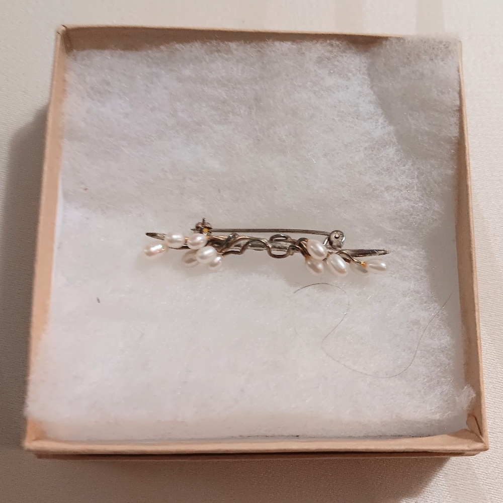 Elegant vintage brooch